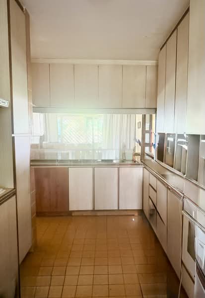 Ridgewood Condominium, 15 Mount Sinai Rise, 4 Bedrooms, 2,002 sqft, Condominium For Sale, by Khim Ker, 500225600 - Kitchen - PropertyGuru.com.sg