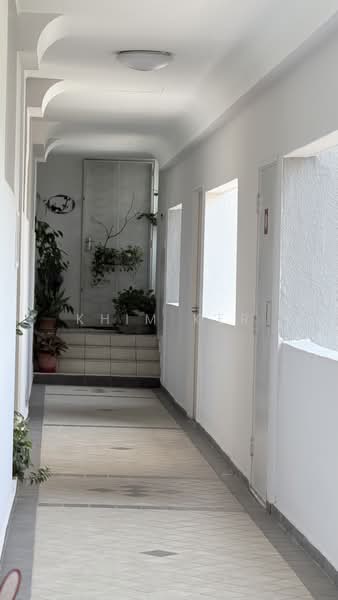 Ridgewood Condominium, 15 Mount Sinai Rise, 4 Bedrooms, 2,002 sqft, Condominium For Sale, by Khim Ker, 500225600 - Corridor - PropertyGuru.com.sg