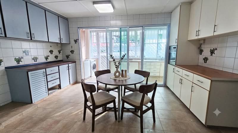 Beauty Garden, Punggol Road, 4 Bedrooms, 2,500 sqft, Terraced House For Sale, by Elvina Lee, 500225605 - Kitchen - PropertyGuru.com.sg