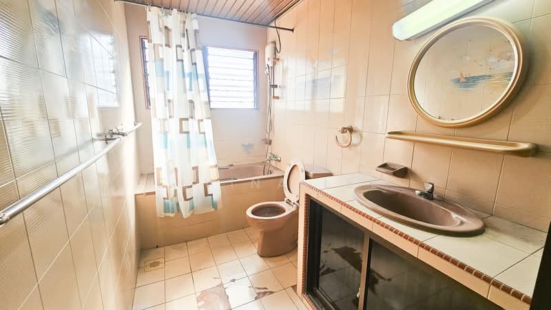 Beauty Garden, Punggol Road, 4 Bedrooms, 2,500 sqft, Terraced House For Sale, by Elvina Lee, 500225605 - Bathroom on Second Floor - PropertyGuru.com.sg