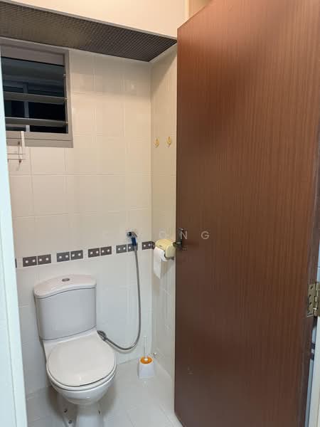 273A Compassvale Link, 273A Compassvale Link, 3 Bedrooms, 968 sqft, HDB Flat For Rent, by CK Ong, 500225609 - Bathroom - PropertyGuru.com.sg