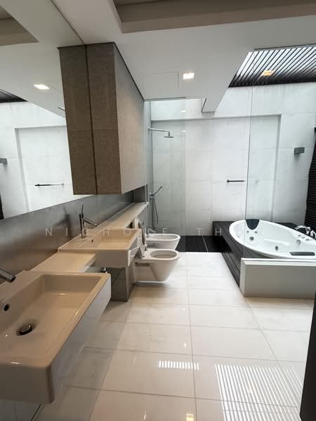 Bungalow at Tan Kim Cheng Road, , 5 Bedrooms, 7,400 sqft, Bungalow House For Rent, by Nichole Thor, 500225616 - Bathroom - PropertyGuru.com.sg