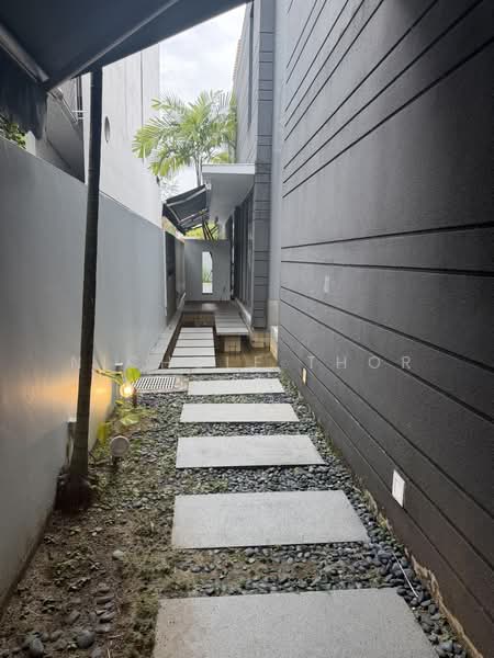 Bungalow at Tan Kim Cheng Road, , 5 Bedrooms, 7,400 sqft, Bungalow House For Rent, by Nichole Thor, 500225616 - Exterior - PropertyGuru.com.sg