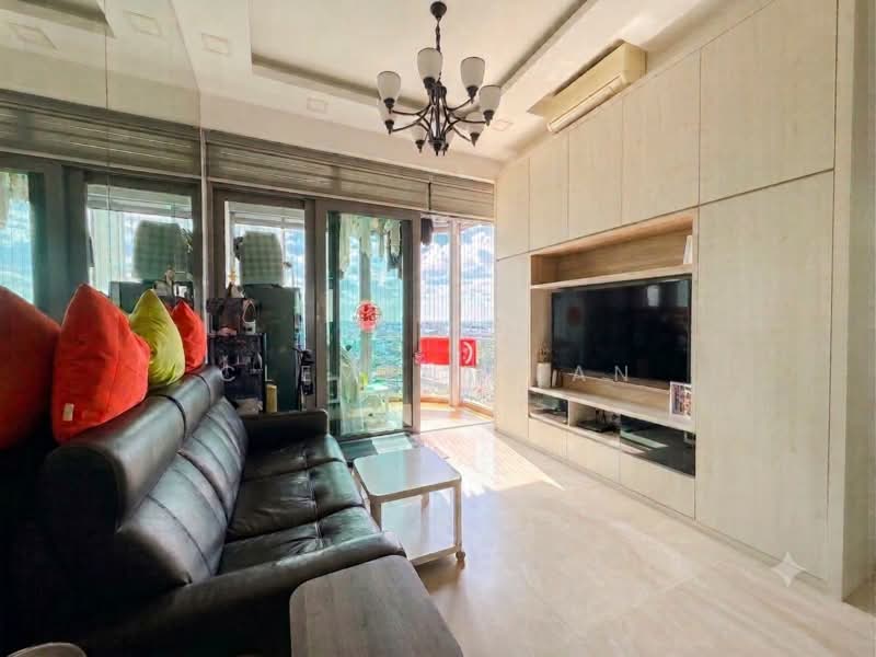Kingsford Hillview Peak, 105 Hillview Rise, 2 Bedrooms, 829 sqft, Condominium For Sale, by Clement Lan, 500225623 - Living Room - PropertyGuru.com.sg