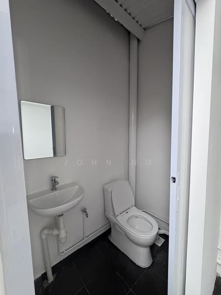 Kampong Glam Shop House, Arab Street, Beach Road / Bugis / Rochor, 400 sqft, Shop / Shophouse For Rent, by John Ng, 500225649 - Bathroom - CommercialGuru.com.sg