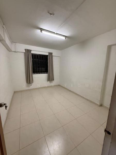 10 Teck Whye Avenue, 10 Teck Whye Avenue, Dairy Farm / Bukit Panjang / Choa Chu Kang, 2 Bedrooms, 721 sqft, HDB Flat For Sale, by Jonny Yeow, 500225658 - Common bedroom - PropertyGuru.com.sg