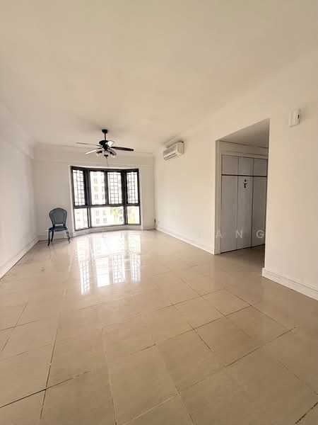 Parkview Apartments, 1 Bukit Batok Street 25, 3 Bedrooms, 1,130 sqft, Apartment For Sale, by Terence Tang, 500225659 - Living Room - PropertyGuru.com.sg