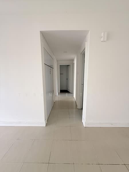 Parkview Apartments, 1 Bukit Batok Street 25, 3 Bedrooms, 1,130 sqft, Apartment For Sale, by Terence Tang, 500225659 - Corridor - PropertyGuru.com.sg