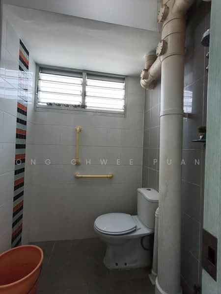 135 Bedok North Street 2, 135 Bedok North Street 2, 3 Bedrooms, 990 sqft, HDB Flat For Sale, by Ong Chwee Puan, 500225681 - Bathroom - PropertyGuru.com.sg