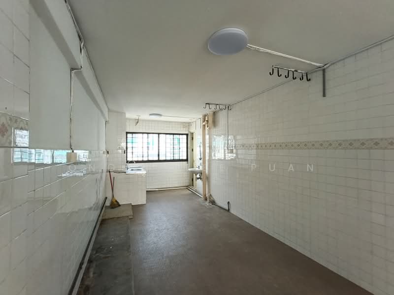135 Bedok North Street 2, 135 Bedok North Street 2, 3 Bedrooms, 990 sqft, HDB Flat For Sale, by Ong Chwee Puan, 500225681 - Kitchen - PropertyGuru.com.sg