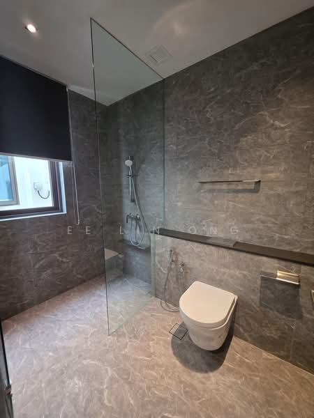 Parksuites, 18 Holland Grove Road, 3 Bedrooms, 1,389 sqft, Condominium For Rent, by Ee Lin Ong, 500225688 - Bathroom - PropertyGuru.com.sg