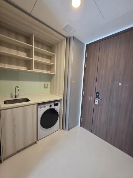 Parksuites, 18 Holland Grove Road, 3 Bedrooms, 1,389 sqft, Condominium For Rent, by Ee Lin Ong, 500225688 - Interior - PropertyGuru.com.sg