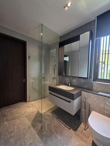 Parksuites, 18 Holland Grove Road, 3 Bedrooms, 1,389 sqft, Condominium For Rent, by Ee Lin Ong, 500225688 - Bathroom - PropertyGuru.com.sg