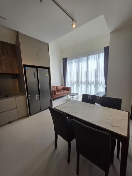 Parksuites, 18 Holland Grove Road, 3 Bedrooms, 1,389 sqft, Condominium For Rent, by Ee Lin Ong, 500225688 - Living Room - PropertyGuru.com.sg