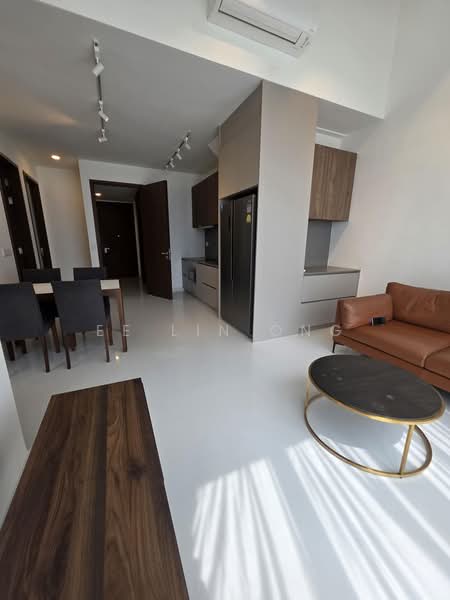 Parksuites, 18 Holland Grove Road, 3 Bedrooms, 1,389 sqft, Condominium For Rent, by Ee Lin Ong, 500225688 - Living Room - PropertyGuru.com.sg