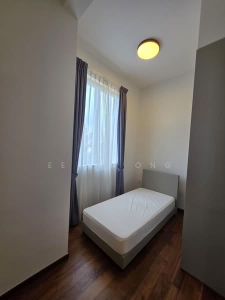 Parksuites, 18 Holland Grove Road, 3 Bedrooms, 1,389 sqft, Condominium For Rent, by Ee Lin Ong, 500225688 - Bedroom - PropertyGuru.com.sg