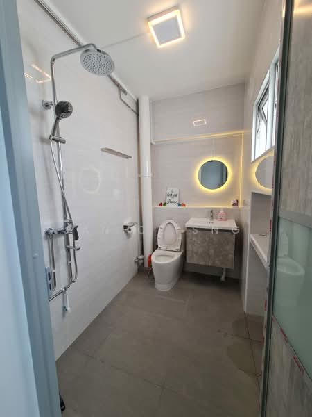 343 Tampines Street 33, 343 Tampines Street 33, 3 Bedrooms, 1,453 sqft, HDB Flat For Sale, by Janice Sng, 500225696 - Bathroom - PropertyGuru.com.sg
