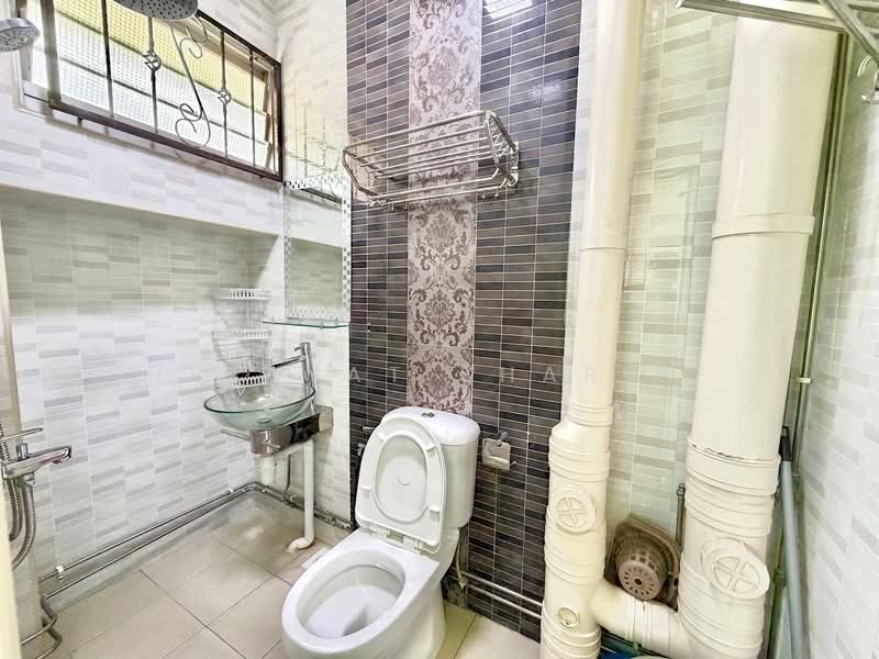 347 Tampines Street 33, 347 Tampines Street 33, 3 Bedrooms, 1,130 sqft, HDB Flat For Sale, by Hidayat Shariff, 500225707 - Bathroom - PropertyGuru.com.sg