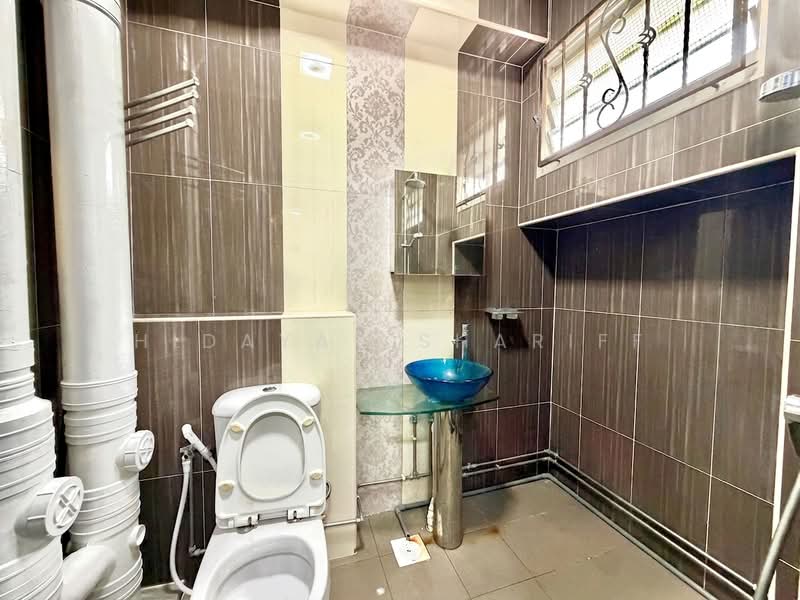347 Tampines Street 33, 347 Tampines Street 33, 3 Bedrooms, 1,130 sqft, HDB Flat For Sale, by Hidayat Shariff, 500225707 - Bathroom - PropertyGuru.com.sg