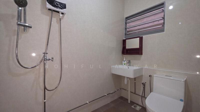 759 Choa Chu Kang North 5, 759 Choa Chu Kang North 5, Dairy Farm / Bukit Panjang / Choa Chu Kang, 4 Bedrooms, 1,560 sqft, HDB Flat For Sale, by Shohiful Anwar, 500225711 - Master Bathroom - PropertyGuru.com.sg