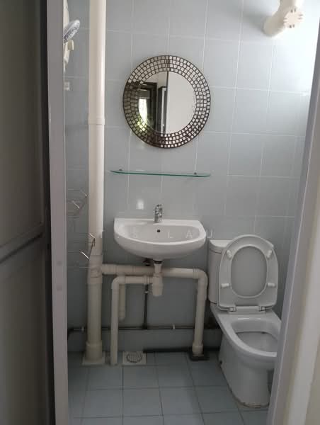 625 Ang Mo Kio Avenue 9, 625 Ang Mo Kio Avenue 9, 2 Bedrooms, 721 sqft, HDB Flat For Rent, by T.S Lau, 500225726 - Bathroom - PropertyGuru.com.sg