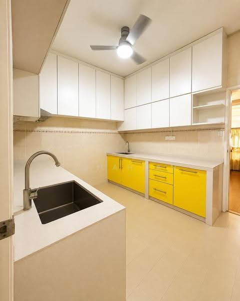 Pasir Ris Heights, Pasir Ris / Tampines, 4 Bedrooms, 3,200 sqft, Terraced House For Sale, by S Shahlan, 500225742 - Kitchen level 1 - PropertyGuru.com.sg