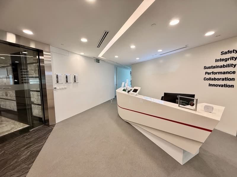 Gateway East, 152 Beach Road, Beach Road / Bugis / Rochor, 6,359 sqft, Office For Rent, by Mary Lau, 500225743 - Lobby - CommercialGuru.com.sg
