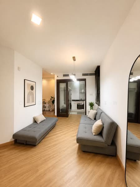 Robertson 100, 100 Robertson Quay, 2 Bedrooms, 936 sqft, Apartment For Rent, by Ong Beng Yew, 500225753 - Living Room - PropertyGuru.com.sg