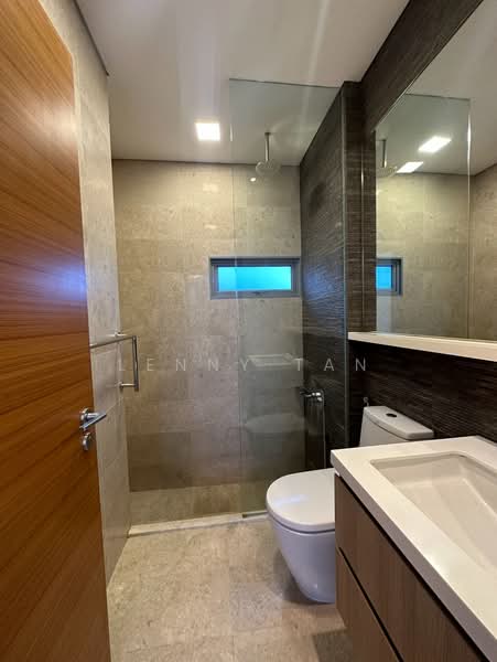 Woodhaven, 77 Woodgrove Avenue, 3 Bedrooms, 1,119 sqft, Condominium For Sale, by Lenny Tan, 500225770 - Bathroom - PropertyGuru.com.sg