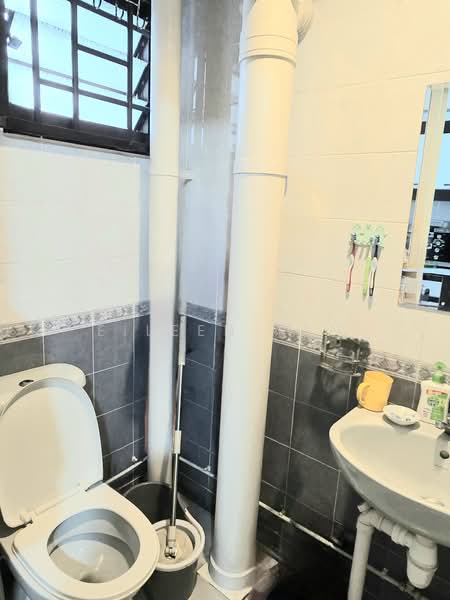 685B Choa Chu Kang Crescent, 685B Choa Chu Kang Crescent, Dairy Farm / Bukit Panjang / Choa Chu Kang, 3 Bedrooms, 1,184 sqft, HDB Flat For Sale, by Eileen Tan, 500225788 - Bathroom - PropertyGuru.com.sg