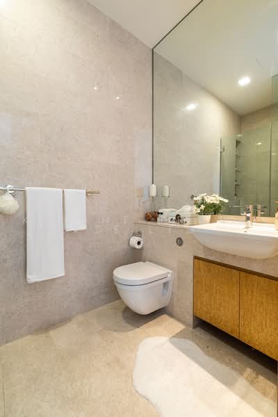 Belle Vue Residences, 15 Oxley Walk, 3 Bedrooms, 3,638 sqft, Condominium For Sale, by Evelyn Chen, 500225812 - Guest Bathroom - PropertyGuru.com.sg