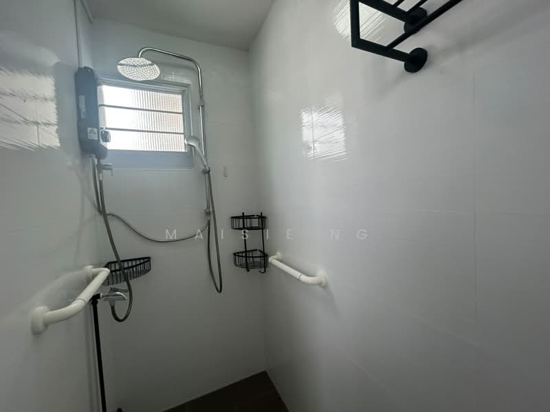 652 Hougang Avenue 8, 652 Hougang Avenue 8, 2 Bedrooms, 60 sqft, HDB Flat For Sale, by Maisie Ng, 500225817 - Bathroom - PropertyGuru.com.sg