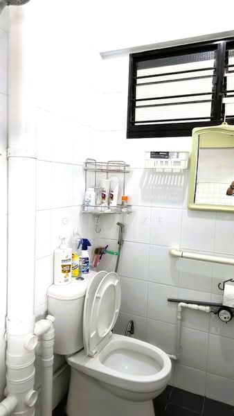 408 Ang Mo Kio Ave 10, Ang Mo Kio Ave 10, 3 Bedrooms, 904 sqft, HDB Flat For Rent, by G B Sze, 500225848 - Bathroom - PropertyGuru.com.sg