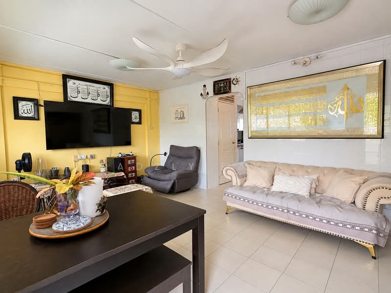 135 Simei Street 1, 135 Simei Street 1, 3 Bedrooms, 904 sqft, HDB Flat For Sale, by Fadzly Sani, 500225850 - Living Room - PropertyGuru.com.sg
