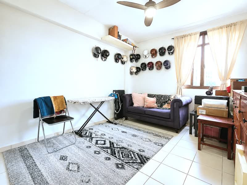 135 Simei Street 1, 135 Simei Street 1, 3 Bedrooms, 904 sqft, HDB Flat For Sale, by Fadzly Sani, 500225850 - Living Room - PropertyGuru.com.sg
