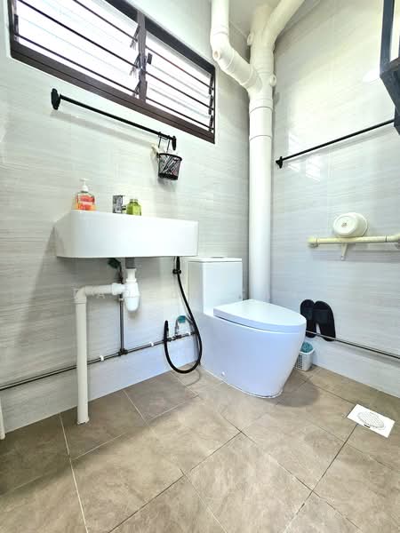 135 Simei Street 1, 135 Simei Street 1, 3 Bedrooms, 904 sqft, HDB Flat For Sale, by Fadzly Sani, 500225850 - Bathroom - PropertyGuru.com.sg
