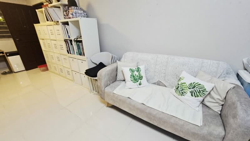 331 Clementi Avenue 2, 331 Clementi Avenue 2, 3 Bedrooms, 990 sqft, HDB Flat For Rent, by Minna Koh, 500225869 - Living Room - PropertyGuru.com.sg