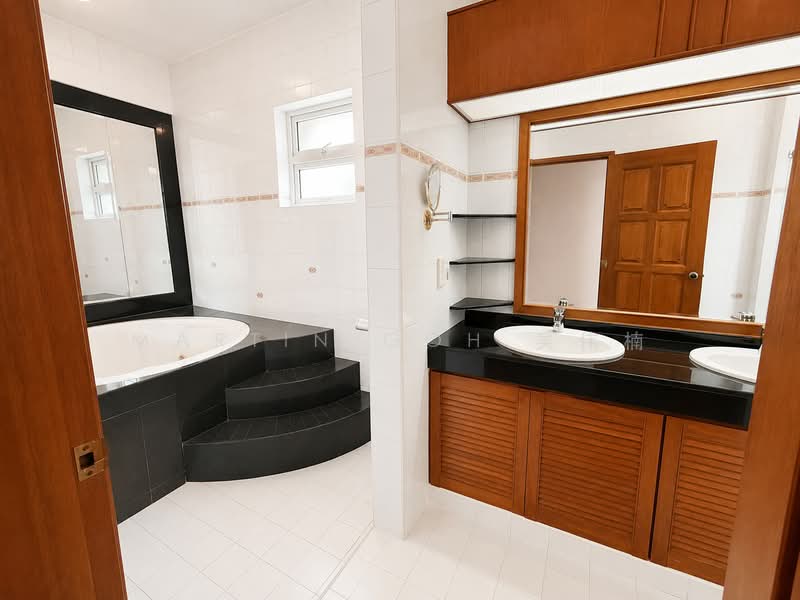 Bungalow-Sized Land near Robin • Mount Rosie • Goldhill Ave, near Robin | Mount Rosie | Goldhill Ave, 5 Bedrooms, 6,000 sqft, Detached House For Sale, by Martin Goh 吴伟楠, 500225885 - Bathroom - PropertyGuru.com.sg