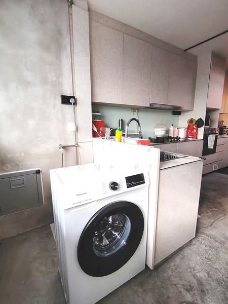 269 Bukit Batok East Avenue 4, 269 Bukit Batok East Avenue 4, 2 Bedrooms, 689 sqft, HDB Flat For Sale, by NOEL PHOON, 500225891 - Kitchen - PropertyGuru.com.sg