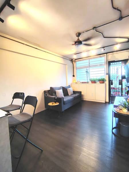 269 Bukit Batok East Avenue 4, 269 Bukit Batok East Avenue 4, 2 Bedrooms, 689 sqft, HDB Flat For Sale, by NOEL PHOON, 500225891 - Living Room - PropertyGuru.com.sg