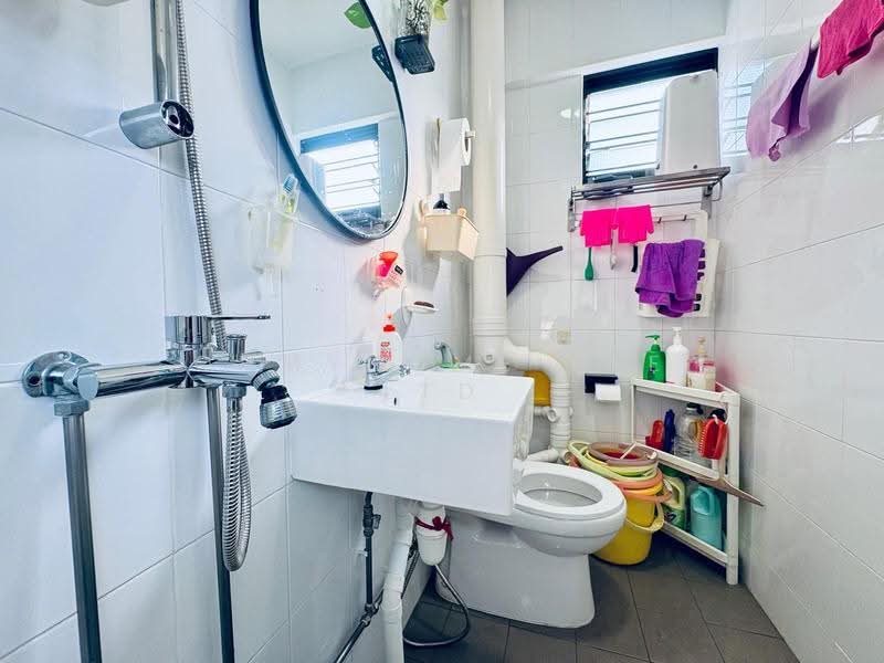 269 Bukit Batok East Avenue 4, 269 Bukit Batok East Avenue 4, Dairy Farm / Bukit Panjang / Choa Chu Kang, 2 Bedrooms, 689 sqft, HDB Flat For Sale, by STEVEN NG, 500225891 - Bathroom - PropertyGuru.com.sg
