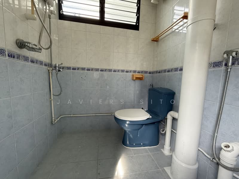 304 Clementi Avenue 4, 304 Clementi Avenue 4, 2 Bedrooms, 721 sqft, HDB Flat For Sale, by Javiers Sito, 500225893 - Bathroom - PropertyGuru.com.sg