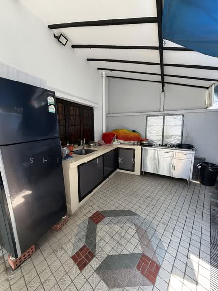 D13 Freehold Semi-D Macpherson Road, Aljunied Road, Jalan Anggerek Happy Avenue, MacPherson Road, Aljunied Road, Happy Avenue Central, Happy Avenue East, Happy Avenue North, Happy Avenue West, Jalan Anggerek, Jalan Belangkas, Jalan Chengkek, Jalan Jermin, Jalan Melati, Jalan Mawar, Jalan Melor, Jalan Raya Jalan Sikudangan,, 4 Bedrooms, 4,280 sqft, Semi-Detached House For Sale, by Shiwei Kwong, 500225907 - Kitchen - PropertyGuru.com.sg