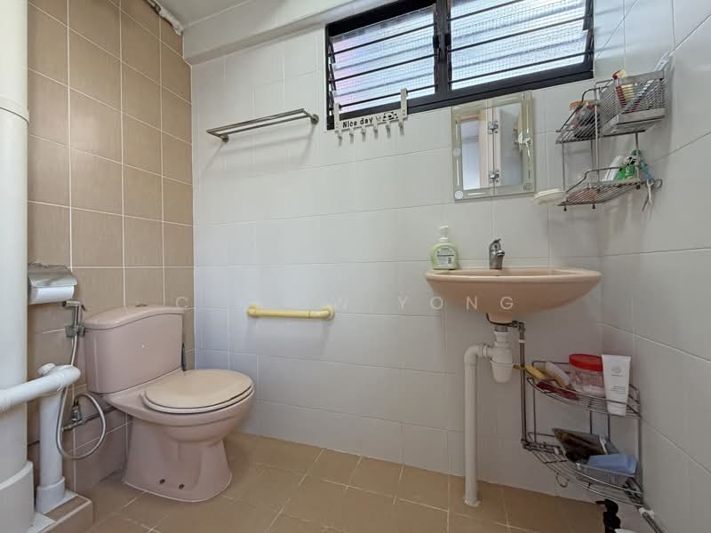 263 Tampines Street 21, 263 Tampines Street 21, Room Rental, 120 sqft, HDB Flat For Rent, by C K Ow Yong, 500225910 - Bathroom - PropertyGuru.com.sg