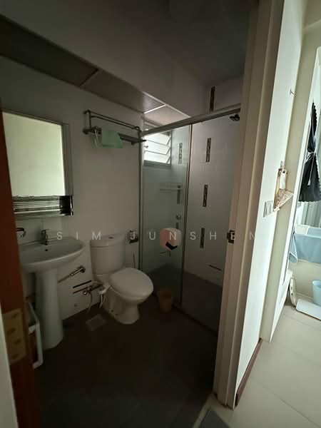 421 Clementi Avenue 1, 421 Clementi Avenue 1, Room Rental, 150 sqft, HDB Flat For Rent, by Sim Junshen, 500225925 - Bathroom - PropertyGuru.com.sg