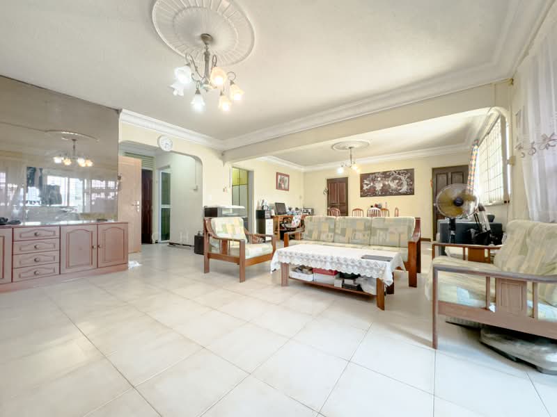 142 Bukit Batok Street 11, 142 Bukit Batok Street 11, 3 Bedrooms, 1,593 sqft, HDB Flat For Sale, by Chris Poon, 500225934 - Living Room - PropertyGuru.com.sg