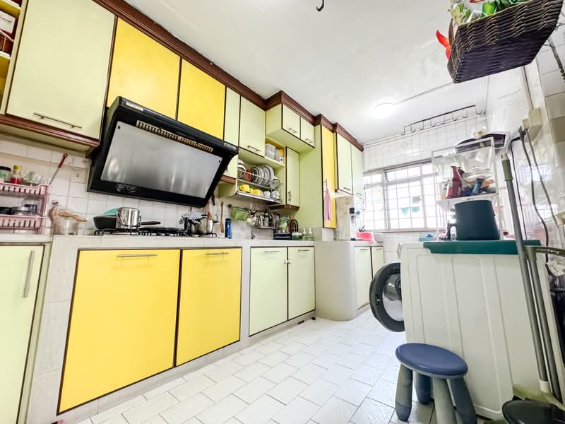 142 Bukit Batok Street 11, 142 Bukit Batok Street 11, 3 Bedrooms, 1,593 sqft, HDB Flat For Sale, by Chris Poon, 500225934 - Kitchen - PropertyGuru.com.sg