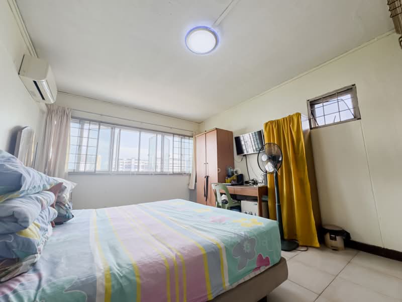 142 Bukit Batok Street 11, 142 Bukit Batok Street 11, 3 Bedrooms, 1,593 sqft, HDB Flat For Sale, by Chris Poon, 500225934 - Bedroom - PropertyGuru.com.sg