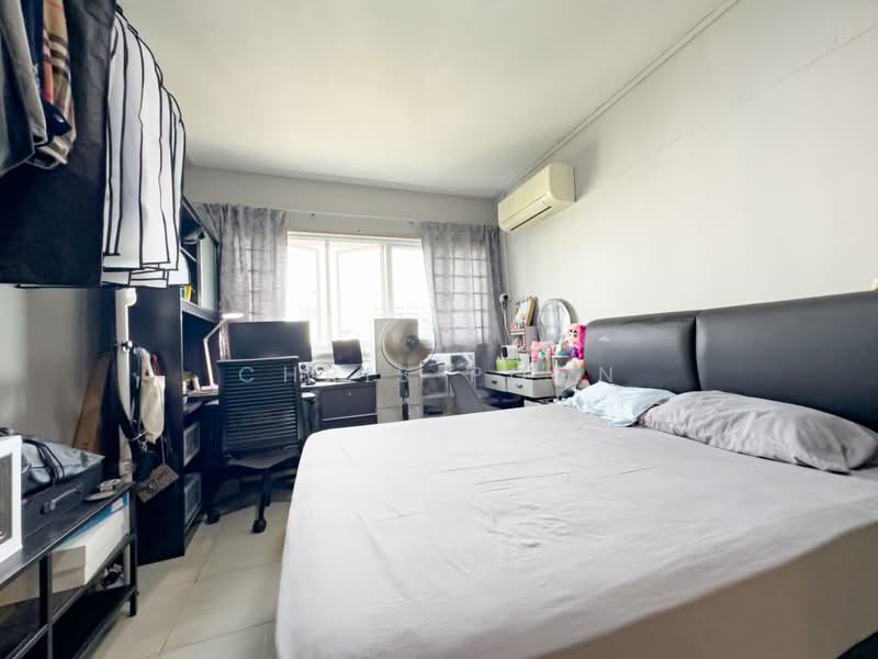 142 Bukit Batok Street 11, 142 Bukit Batok Street 11, 3 Bedrooms, 1,593 sqft, HDB Flat For Sale, by Chris Poon, 500225934 - Bedroom - PropertyGuru.com.sg