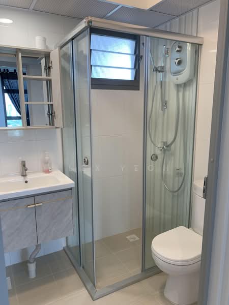 37 Margaret Drive, 37 Margaret Drive, Room Rental, 180 sqft, HDB Flat For Rent, by Alex Yeoh, 500225975 - Bathroom - PropertyGuru.com.sg